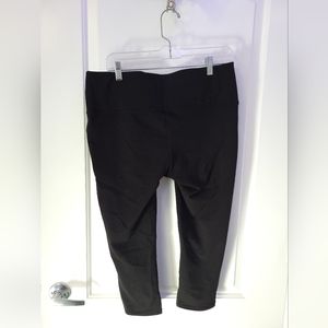 Spanx black capri leggings (Extra Large)